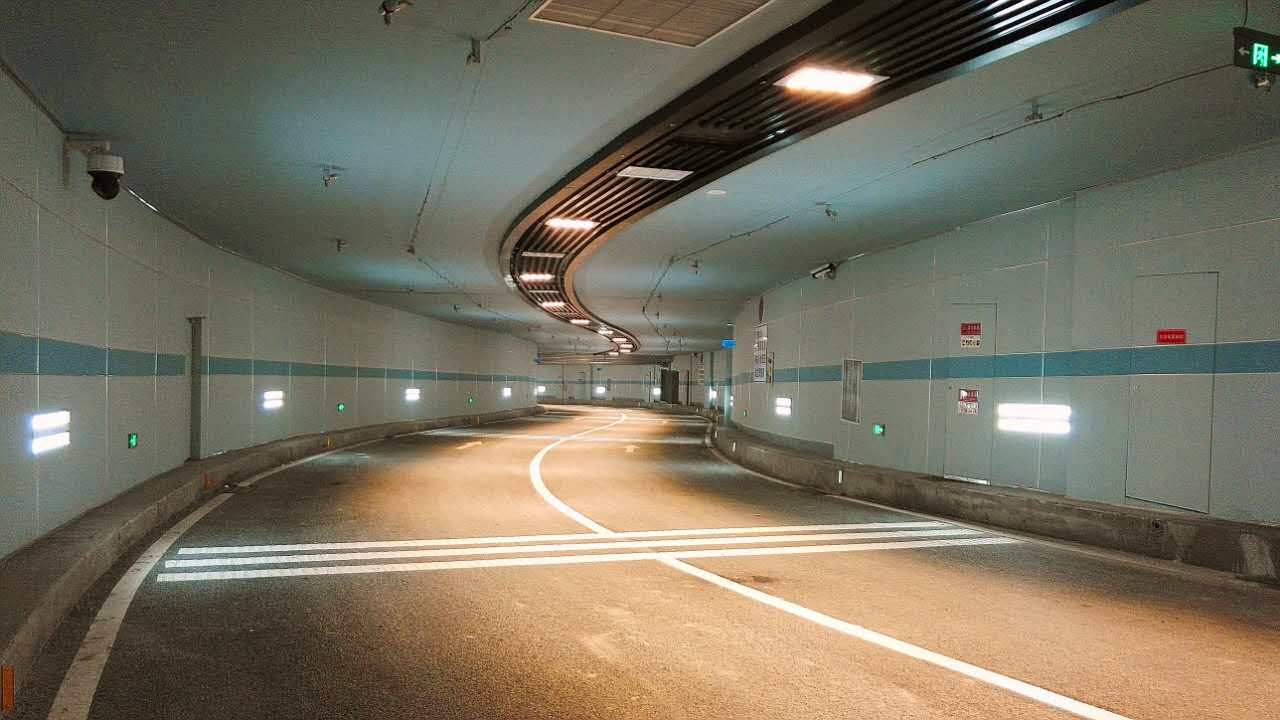 重慶（qìng）解放碑隧道.jpg