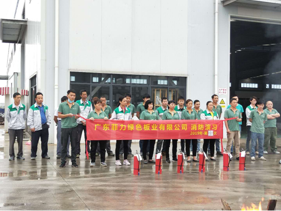 開展消防演練（liàn），提（tí）升員工應（yīng）急救援能力