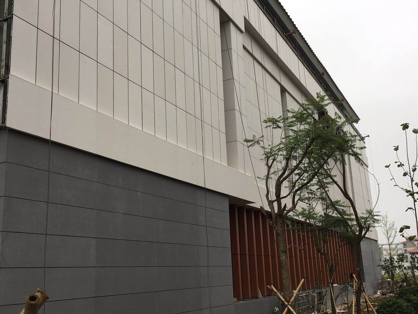 新型建築外牆板可（kě）以對四季說不的板材
